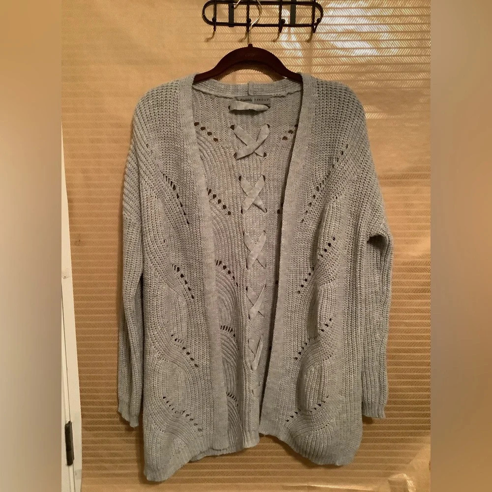 ABSOLUTELY FAMOUS~ GRAY SWEATER TOPPER~SM+